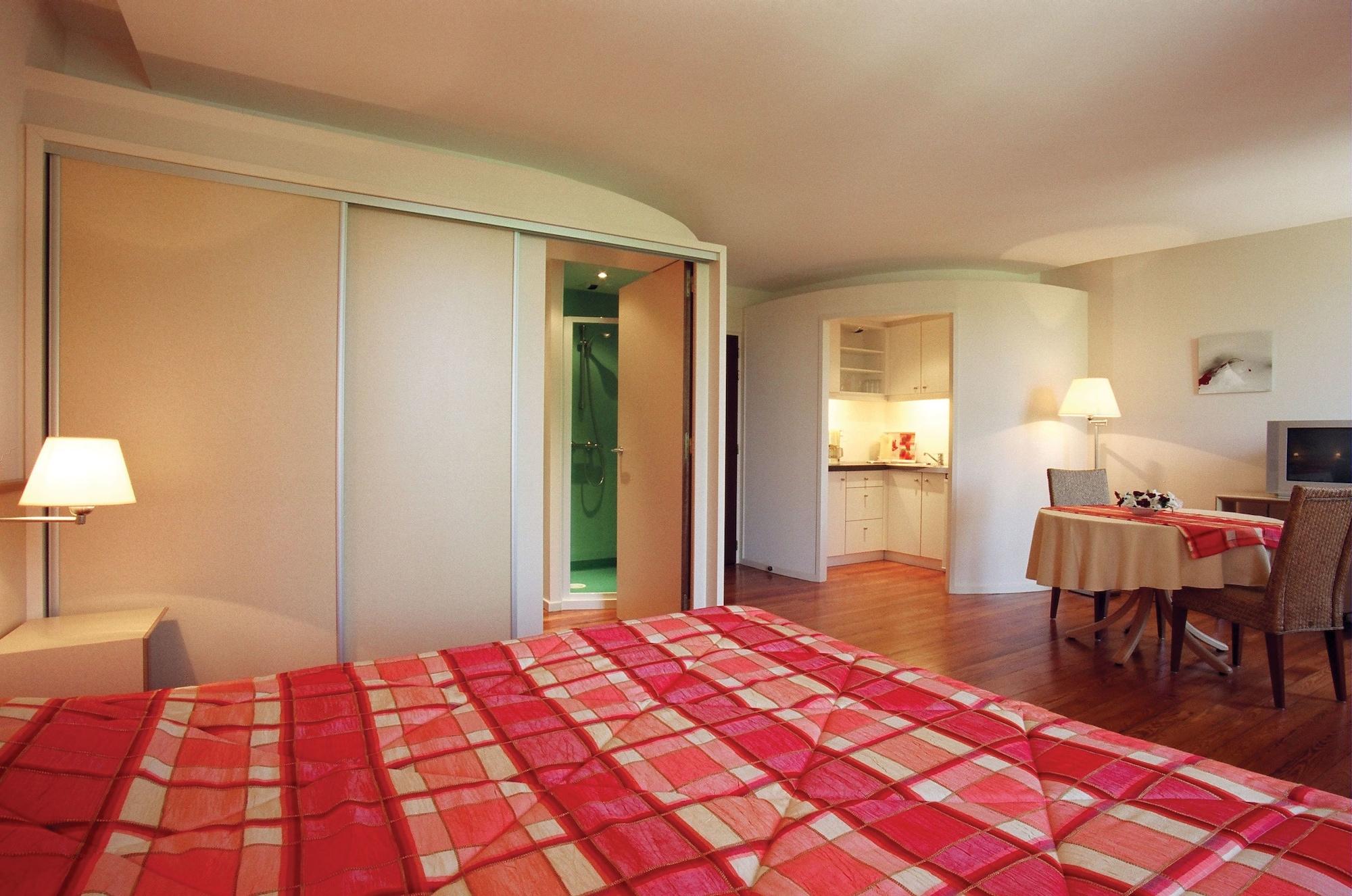 Hotel Cerise - Les Sources ليوكسيل لو بينز الغرفة الصورة