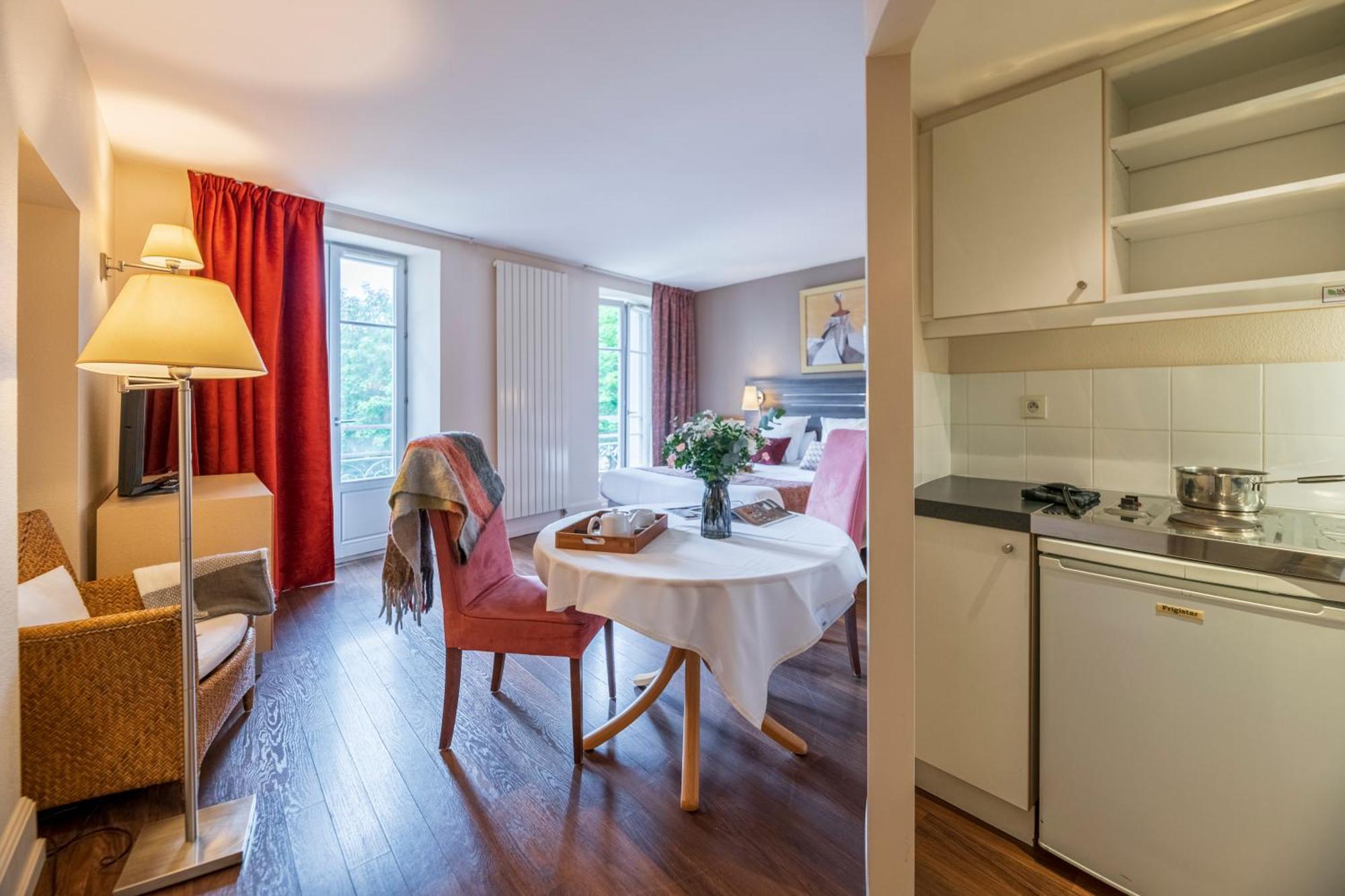 Hotel Cerise - Les Sources ليوكسيل لو بينز المظهر الخارجي الصورة