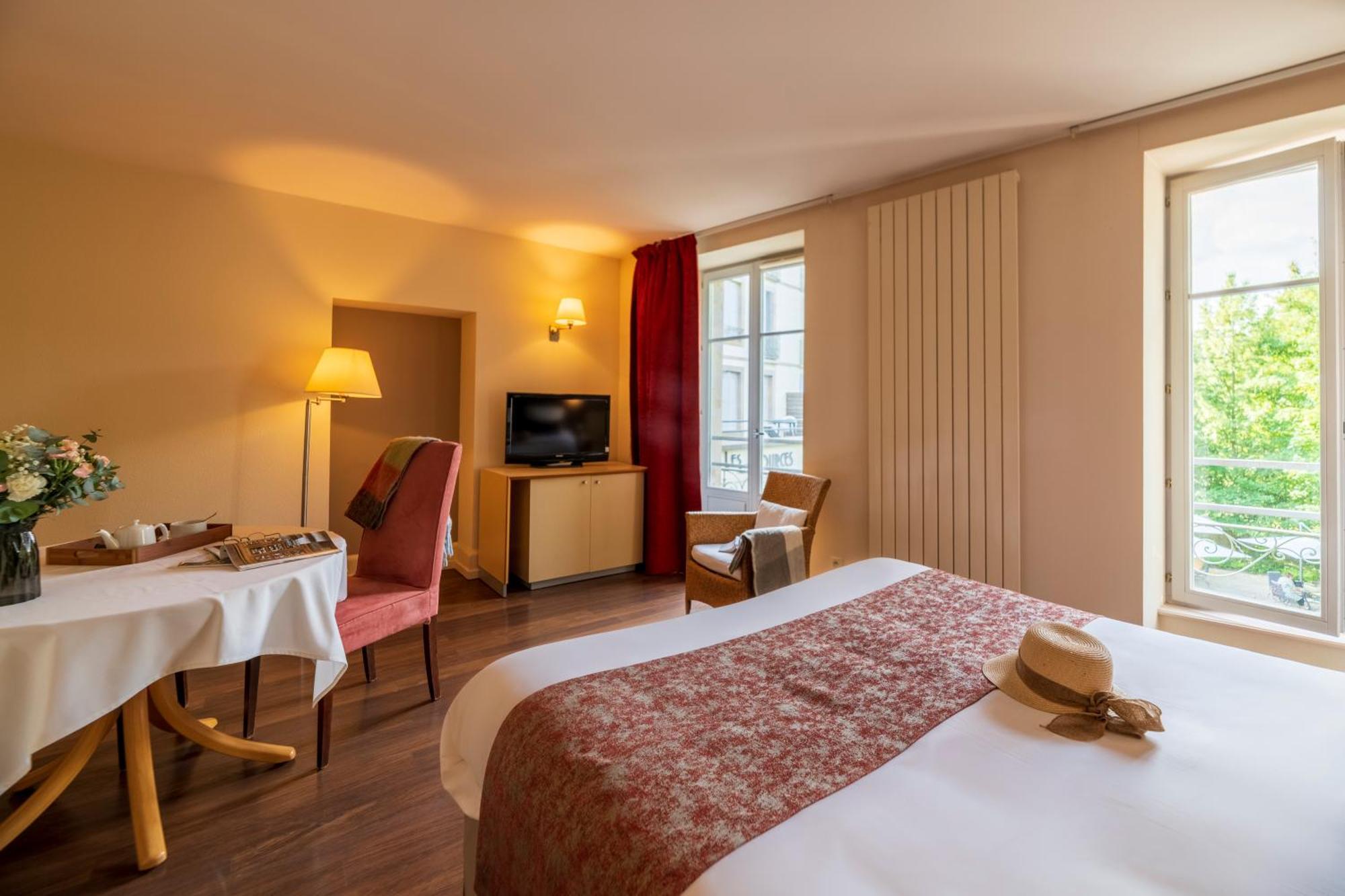 Hotel Cerise - Les Sources ليوكسيل لو بينز المظهر الخارجي الصورة